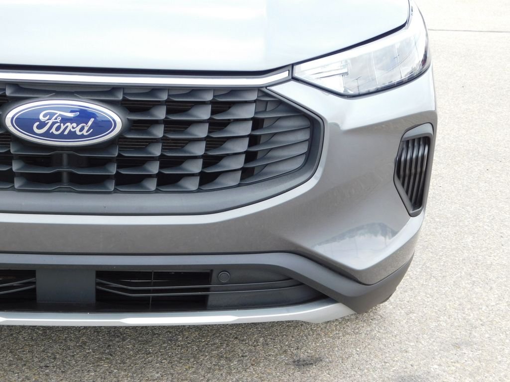 Used 2023 Gray Ford Active image 9