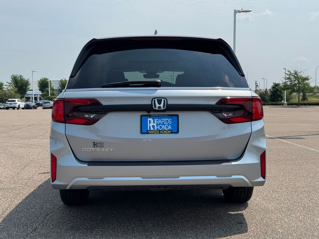 New 2026 Solar Silver Metallic Honda EX-L image 4
