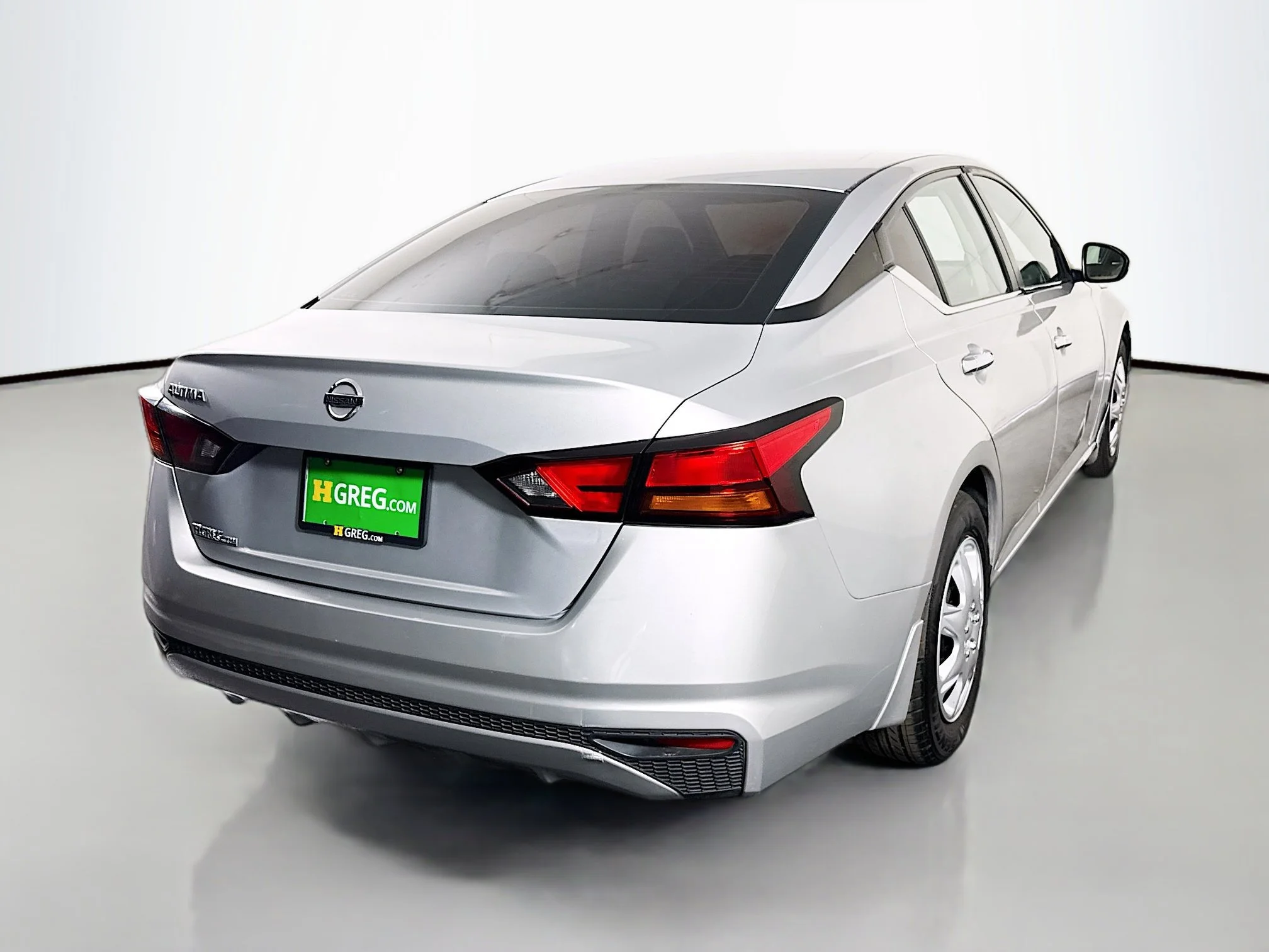 Used 2021 Brilliant Silver Metallic Nissan 2.5 S image 7