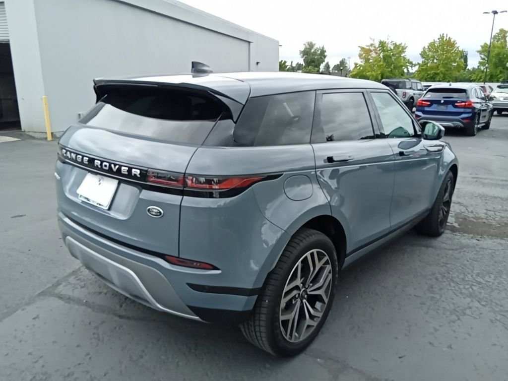 Used 2023  Land Rover SE image 7