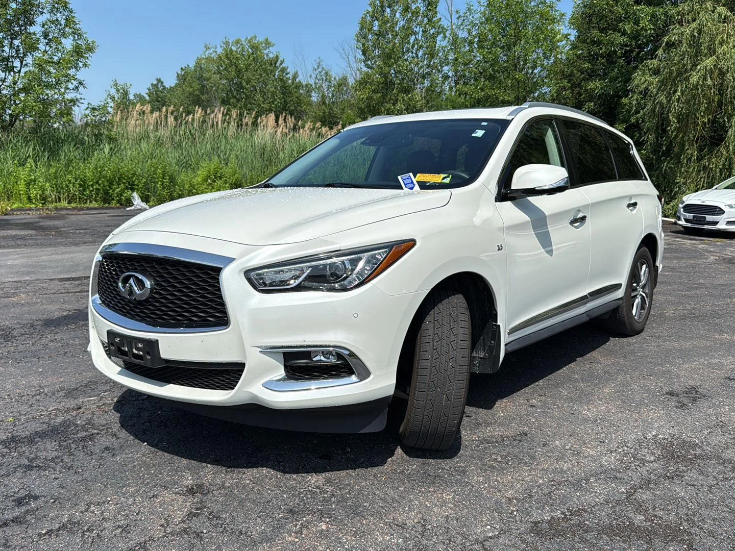 Used 2020 Majestic White INFINITI LUXE image 2