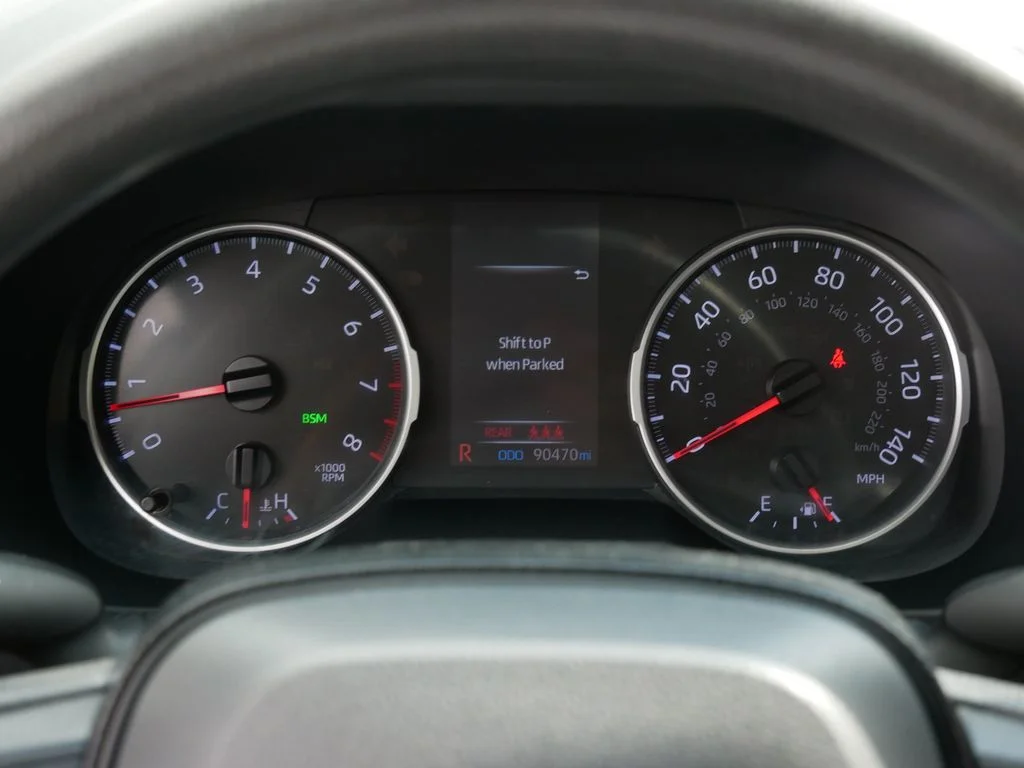 Used 2020 Silver Toyota XLE image 24
