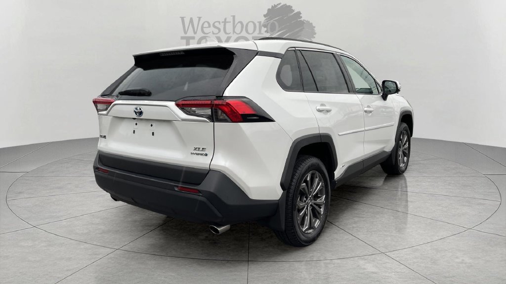 Certified Used 2024 Pearl Toyota XLE Premium image 7