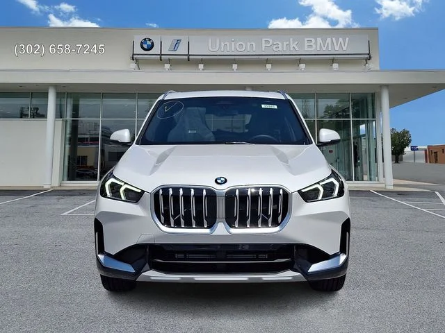 New 2026 Mineral White Metallic BMW xDrive28i image 2