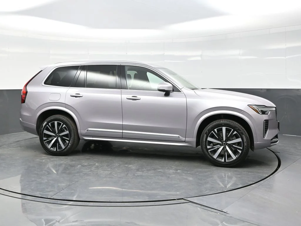 Used 2026 Aurora Silver Volvo Core image 8