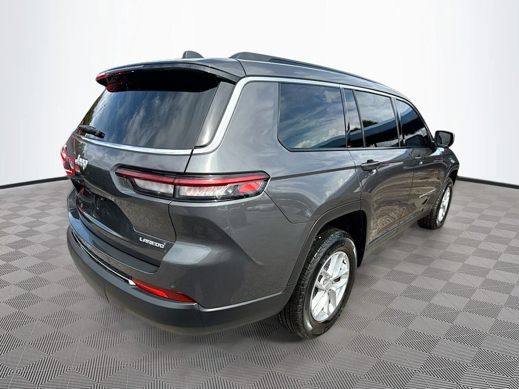 Used 2025 Gray Jeep Laredo image 6