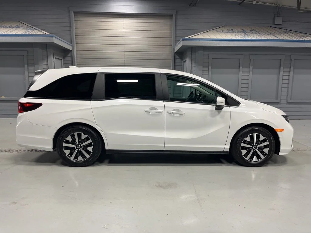 Used 2026 Platinum White Pearl Honda EX-L image 8