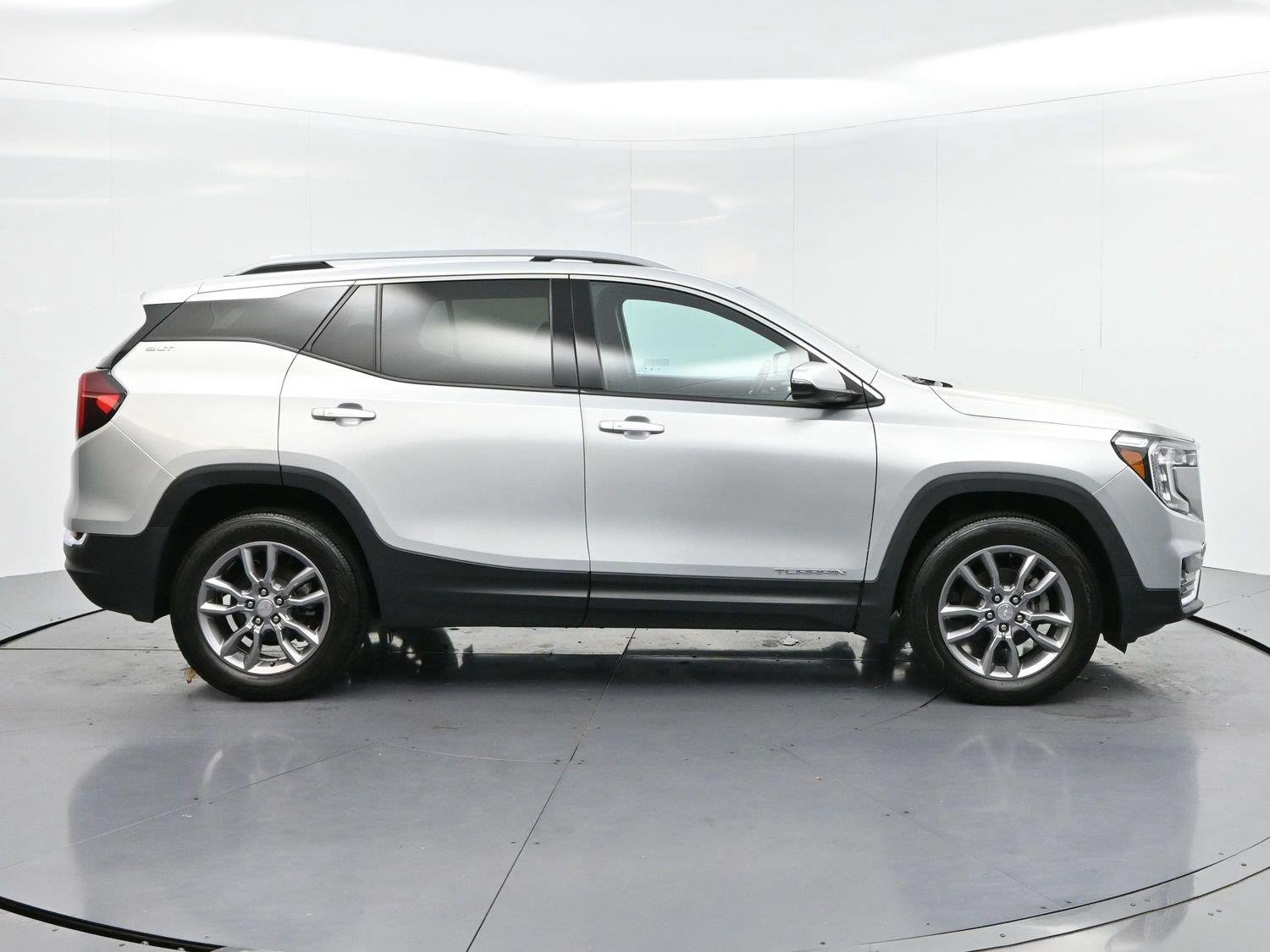 Used 2022 QUICKSILVER METALLIC GMC SLT image 8