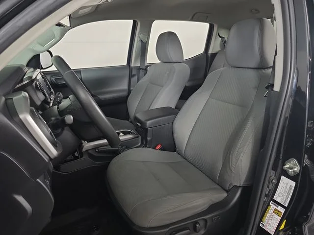 Used 2020 Midnight Black Metallic Toyota SR5 image 19