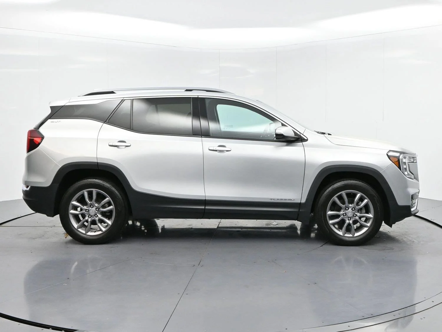 Used 2022 QUICKSILVER METALLIC GMC SLT image 8