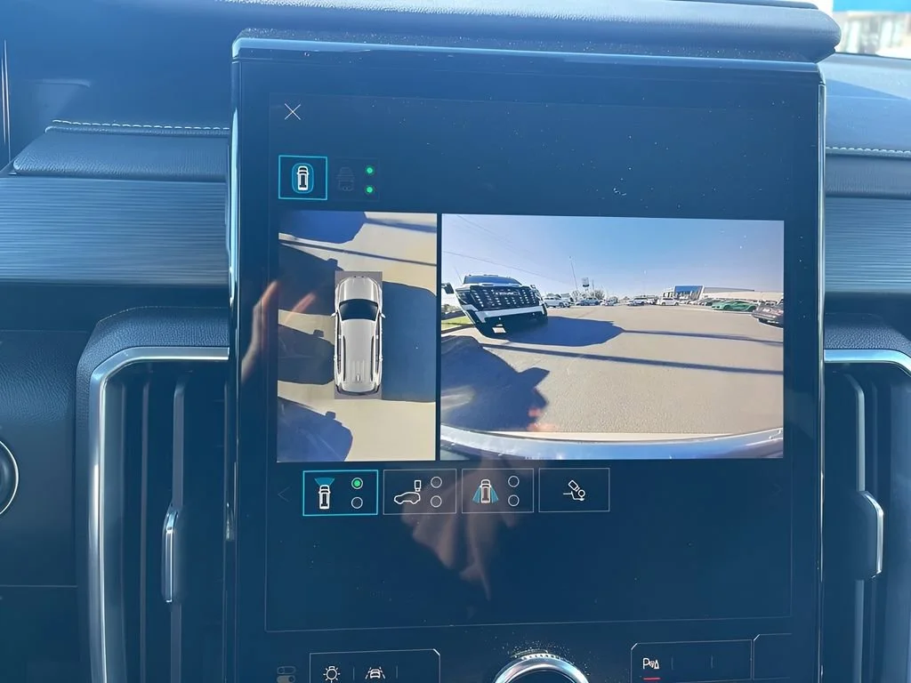 Used 2025 Summit White GMC Elevation image 23