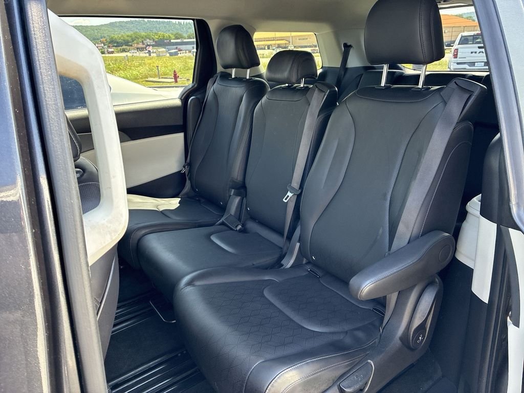 Used 2024 Gray Kia LX image 21