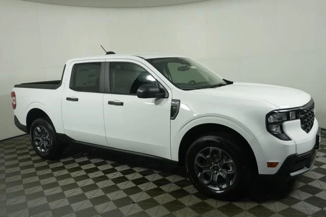 New 2026 Oxford White Ford XLT image 1