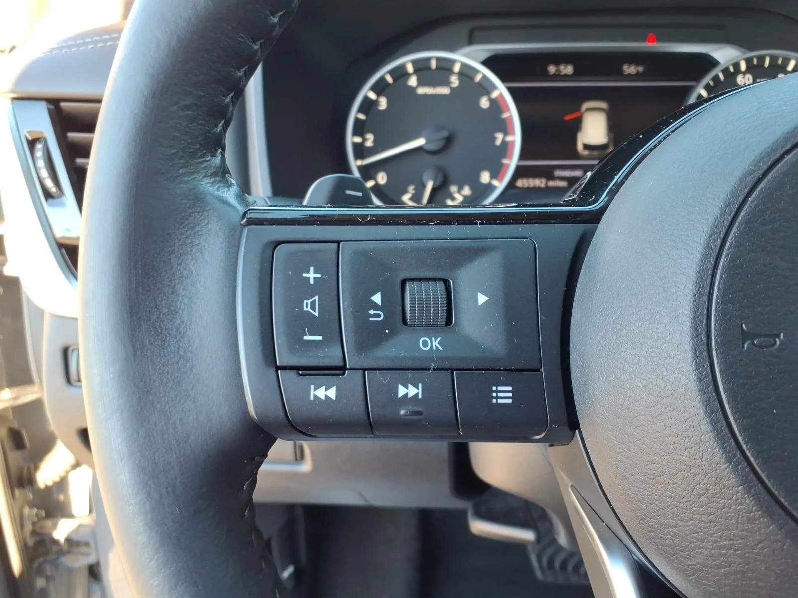 Used 2022 Boulder Gray Pearl Nissan SL image 29