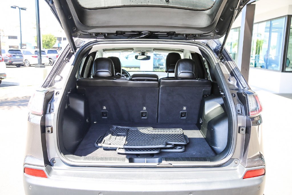Used 2019 Crystal Metallic Jeep Trailhawk image 25