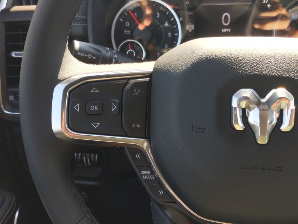 New 2026 Diamond Black Crystal Pearl-Coat Exterior Paint RAM Laramie image 29