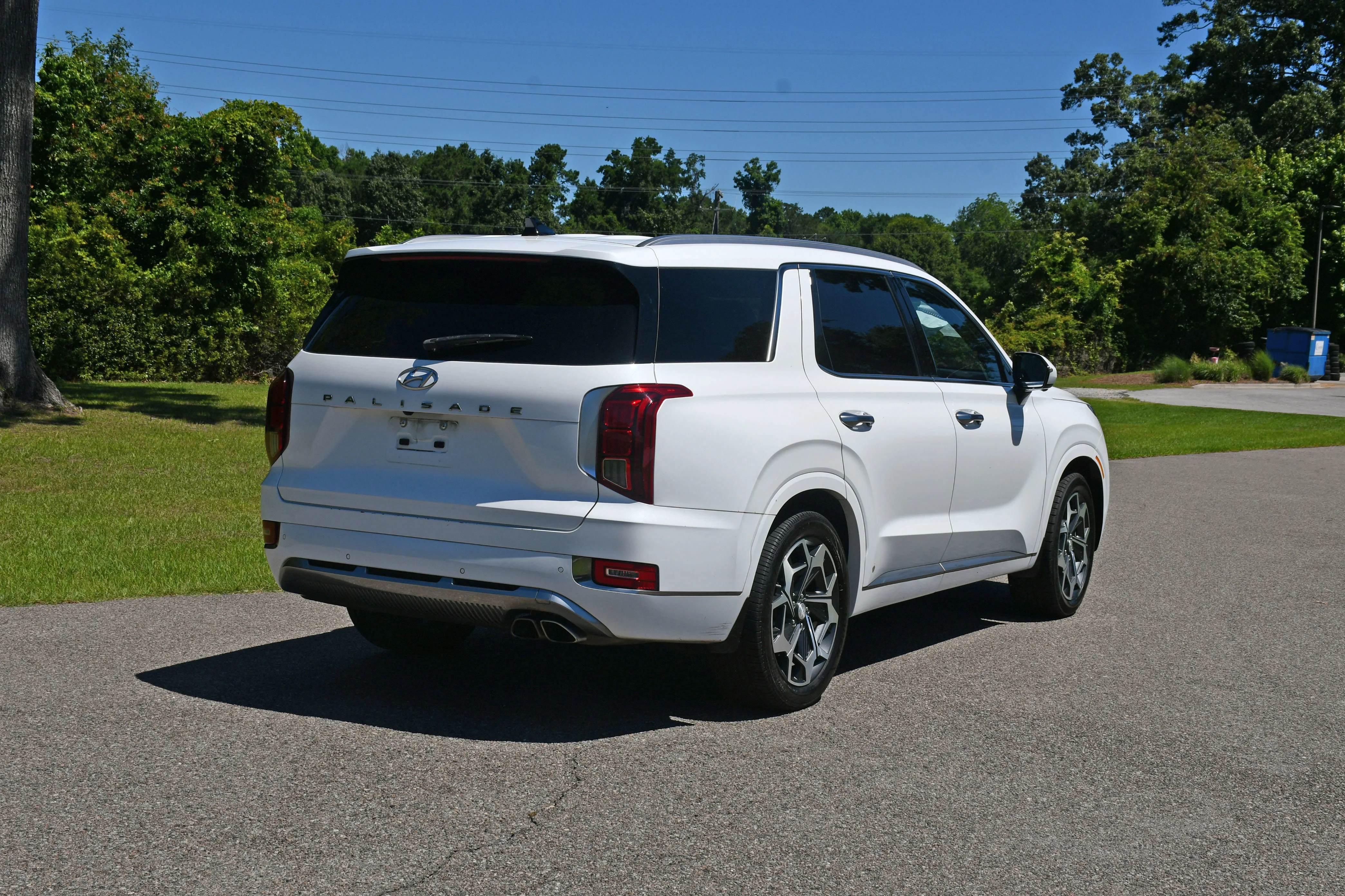 Used 2022 White Hyundai Calligraphy image 3