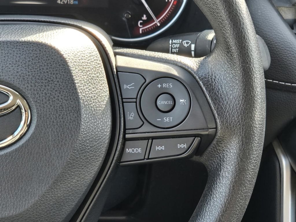 Used 2025 Ice Cap Toyota XLE image 16