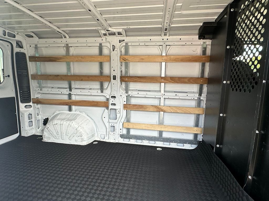 Used 2025 White Ram Base image 22