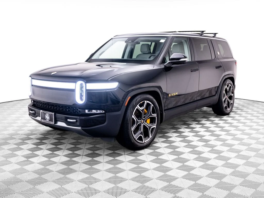 Used 2023  Rivian Adventure image 1