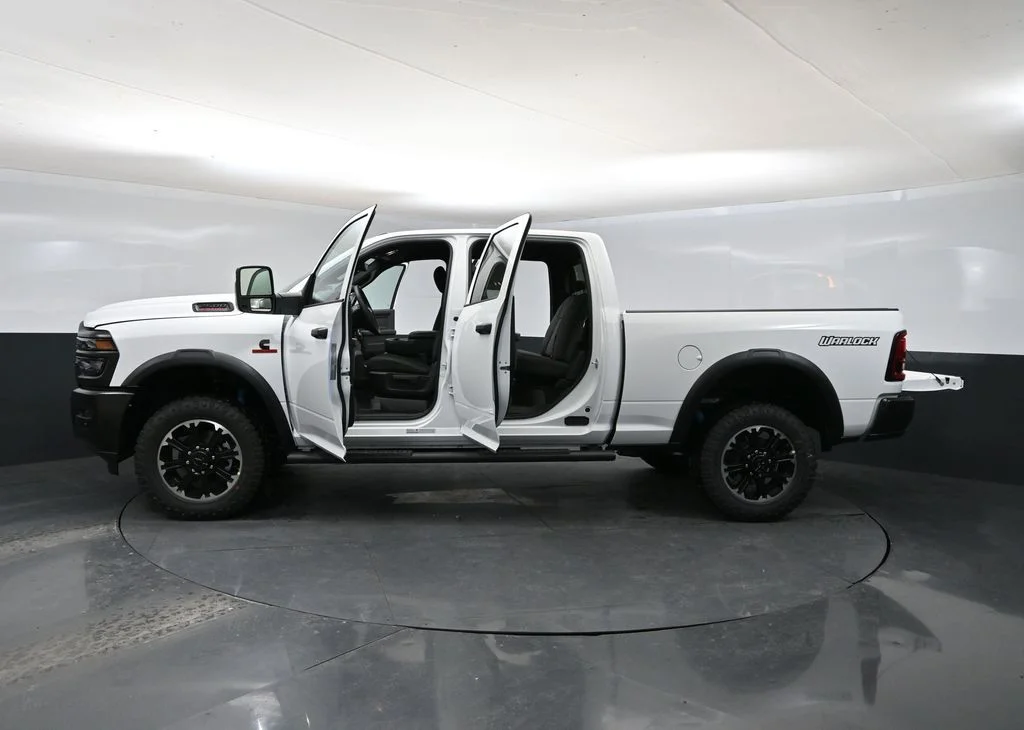 New 2026 Bright White Clearcoat RAM Tradesman image 38