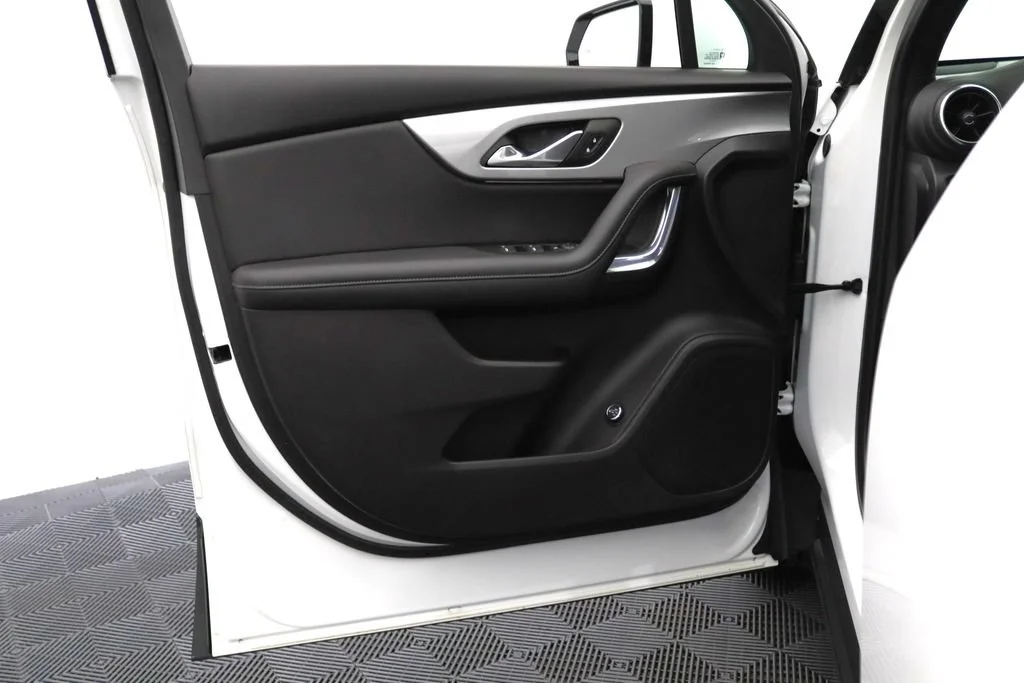 Used 2022 Summit White Chevrolet 2LT image 15