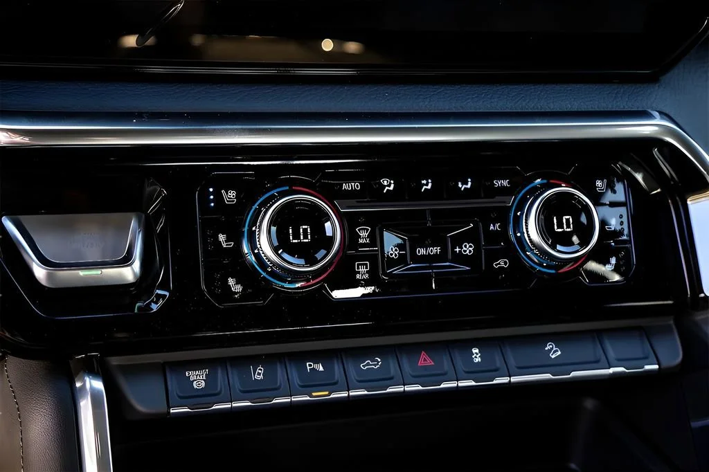 Used 2025 Onyx Black GMC Denali image 16