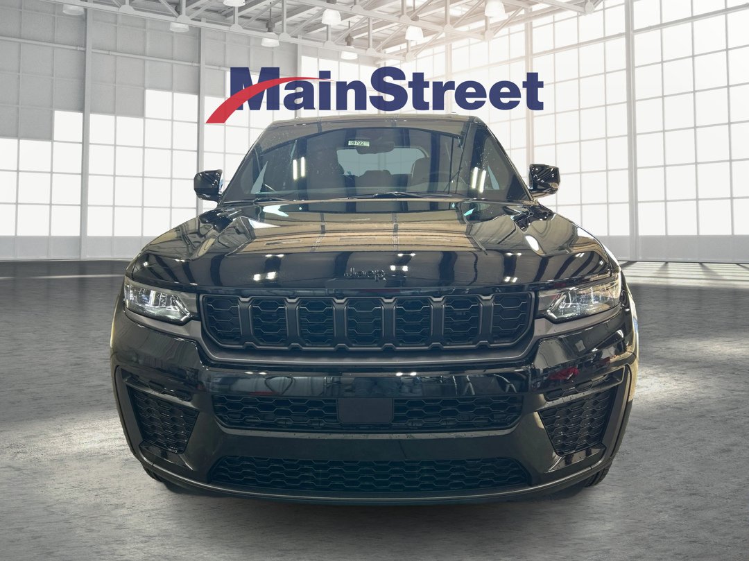 New 2026 Diamond Black Crystal Pearl-Coat Exterior Paint Jeep Altitude image 8