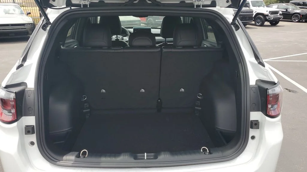 Used 2026 White Jeep Latitude image 10