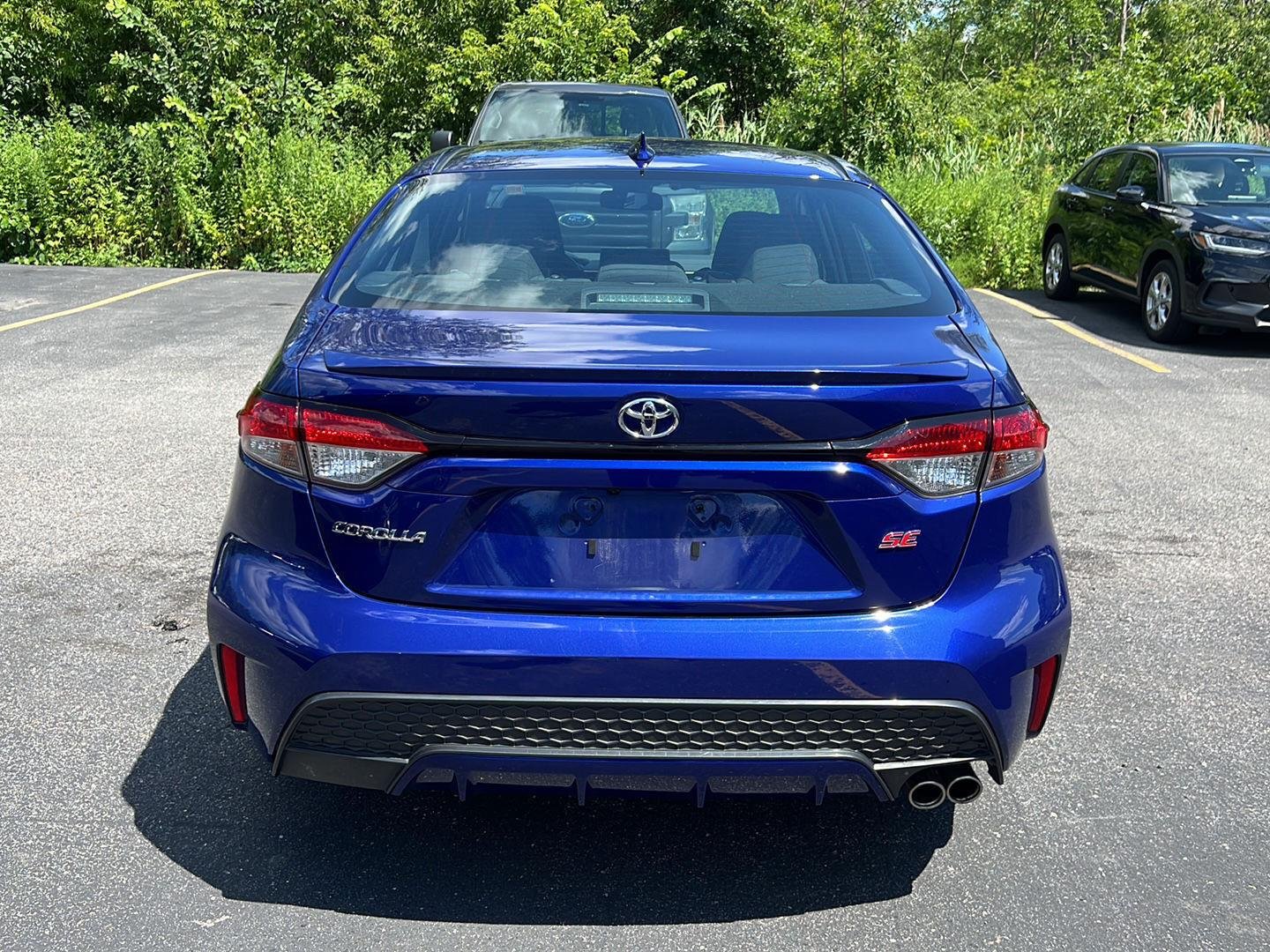 Used 2022 Blue Crush Metallic Toyota SE image 3