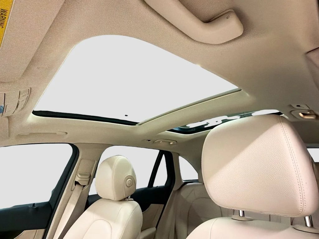 Certified Used 2022 Polar White Mercedes-Benz GLC 300 image 20