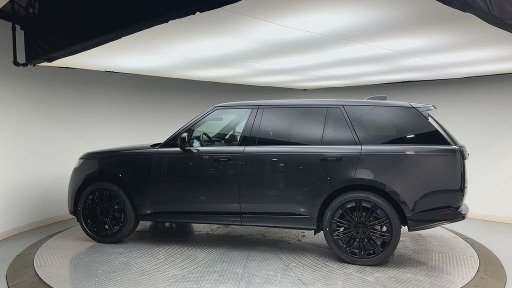 New 2026 Carpathian Gray Premium Metallic Land Rover SE image 5