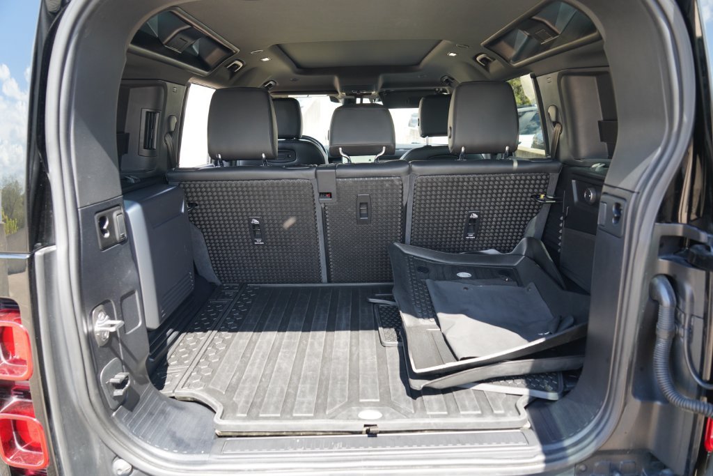 Used 2022  Land Rover X-Dynamic SE image 34