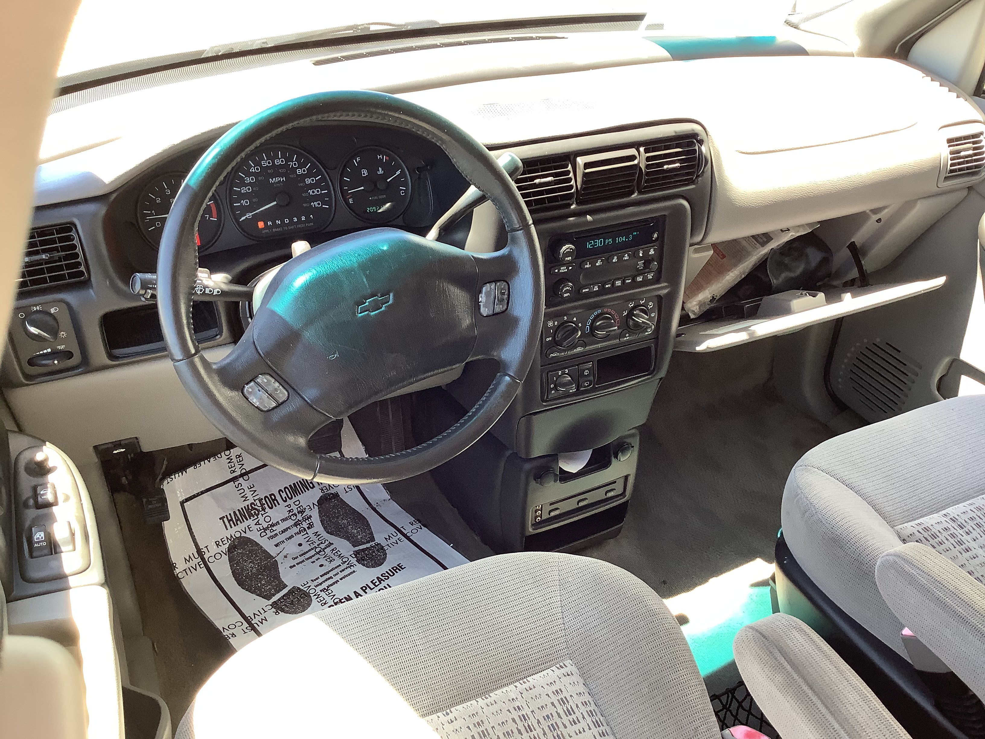 Used 2004 Silver Chevrolet LT image 9
