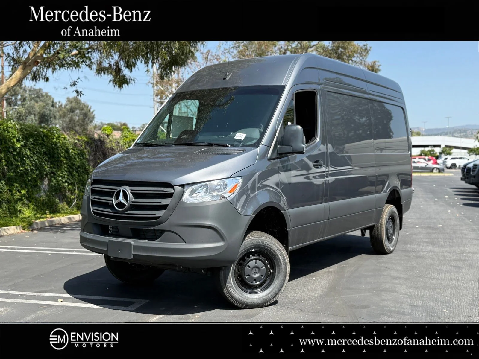 2025 Mercedes-Benz Sprinter 2500 144 WB HO Standard Roof 4x4's photo