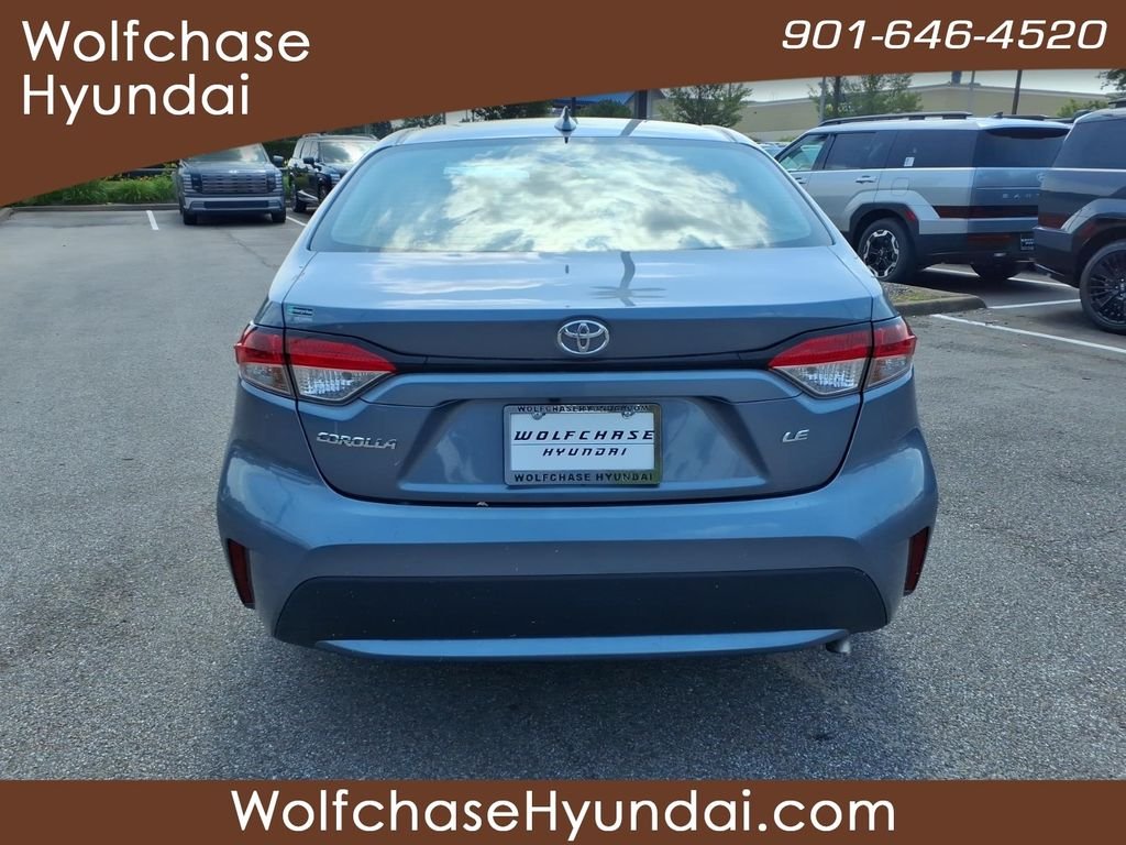 Used 2021  Toyota LE image 4