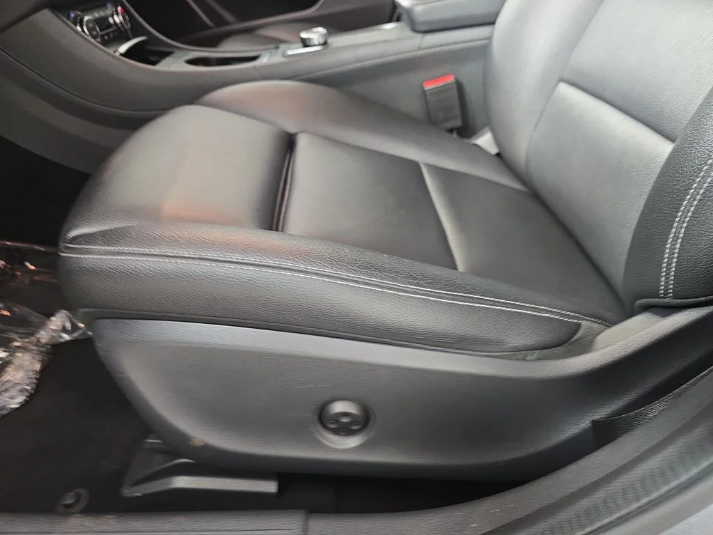 Used 2018 Gray Metallic Mercedes-Benz GLA 250 image 32