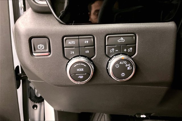Used 2026 Summit White GMC SLE image 38