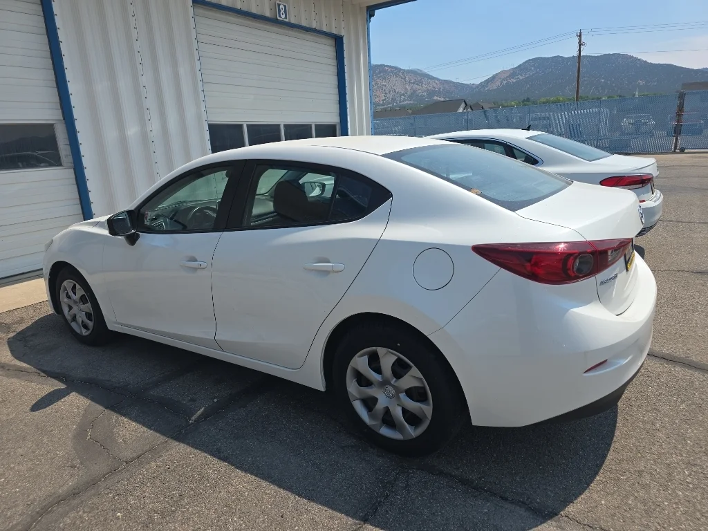 Used 2016 Snowflake White Pearl Mica Mazda i Sport image 3