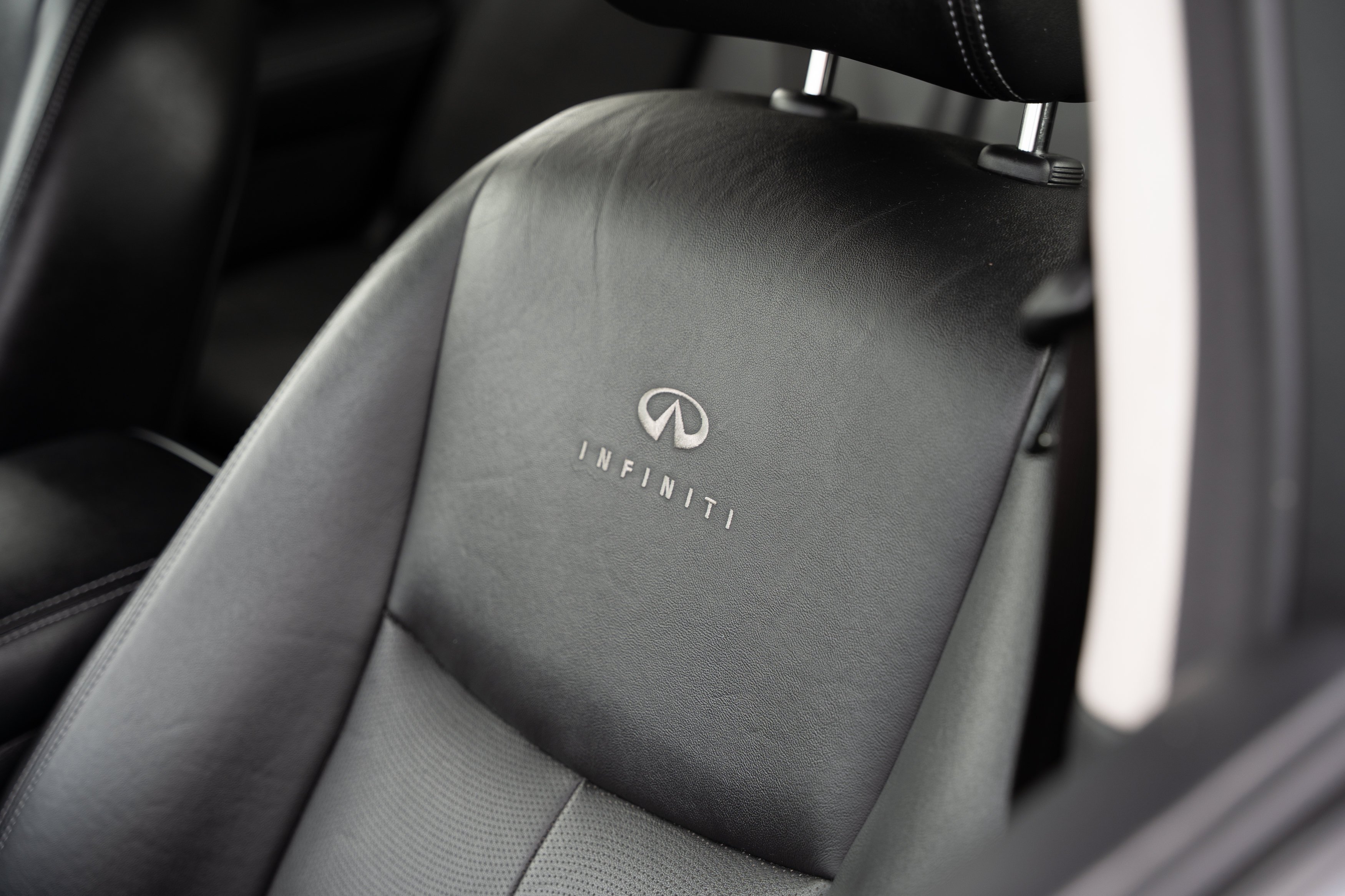 Used 2014 Black Obsidian INFINITI Premium image 19