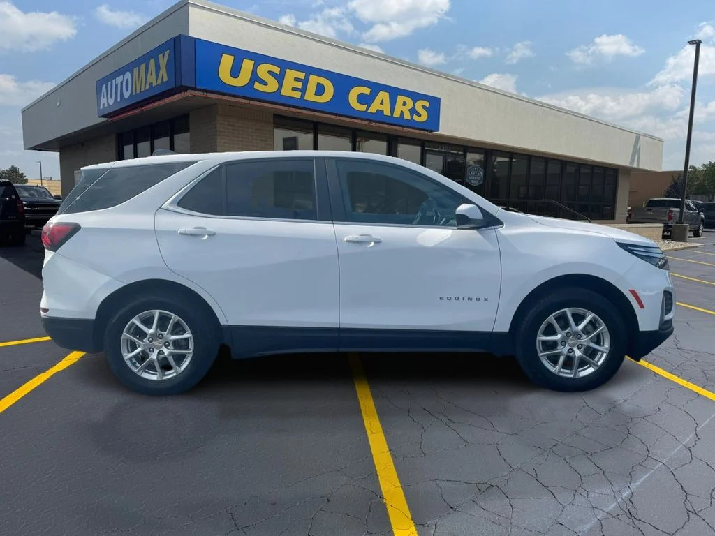 Used 2024 Summit White Chevrolet LT image 2