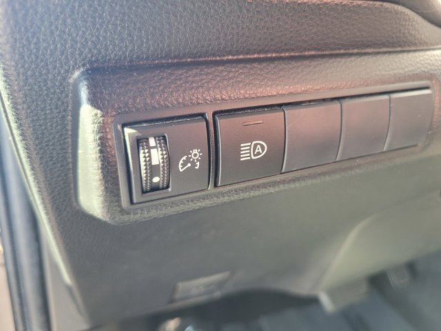 Used 2020  Toyota LE image 19