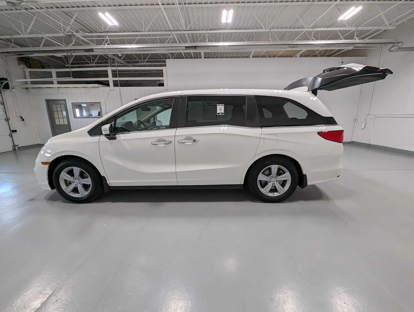 Used 2019 White Diamond Pearl Honda EX-L image 12