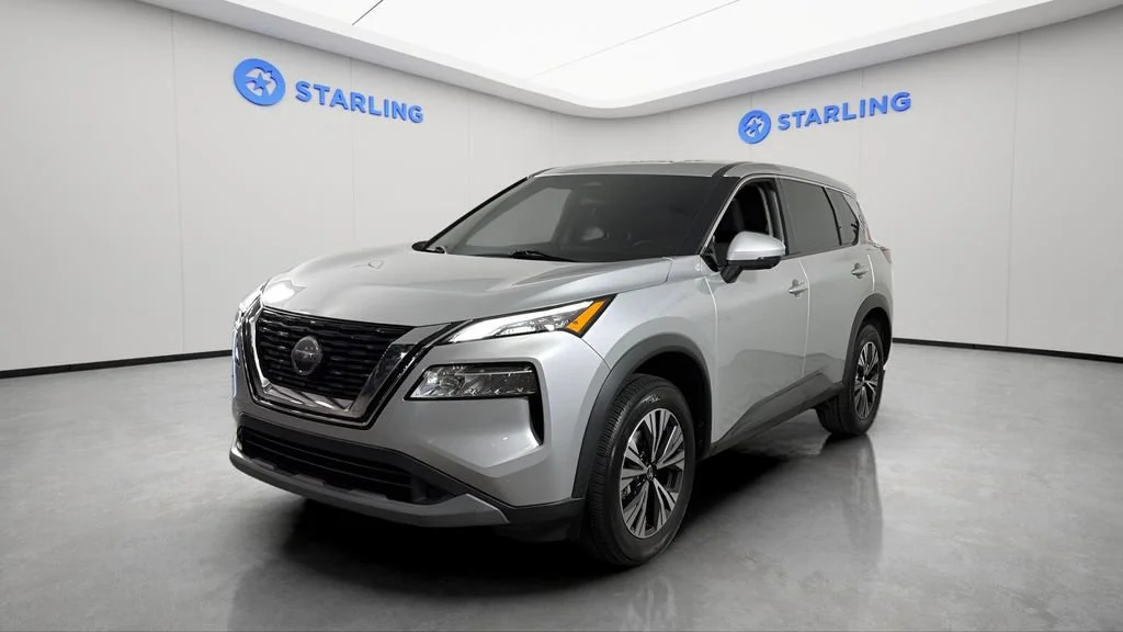 Used 2021 Silver Nissan SV FWD image 16