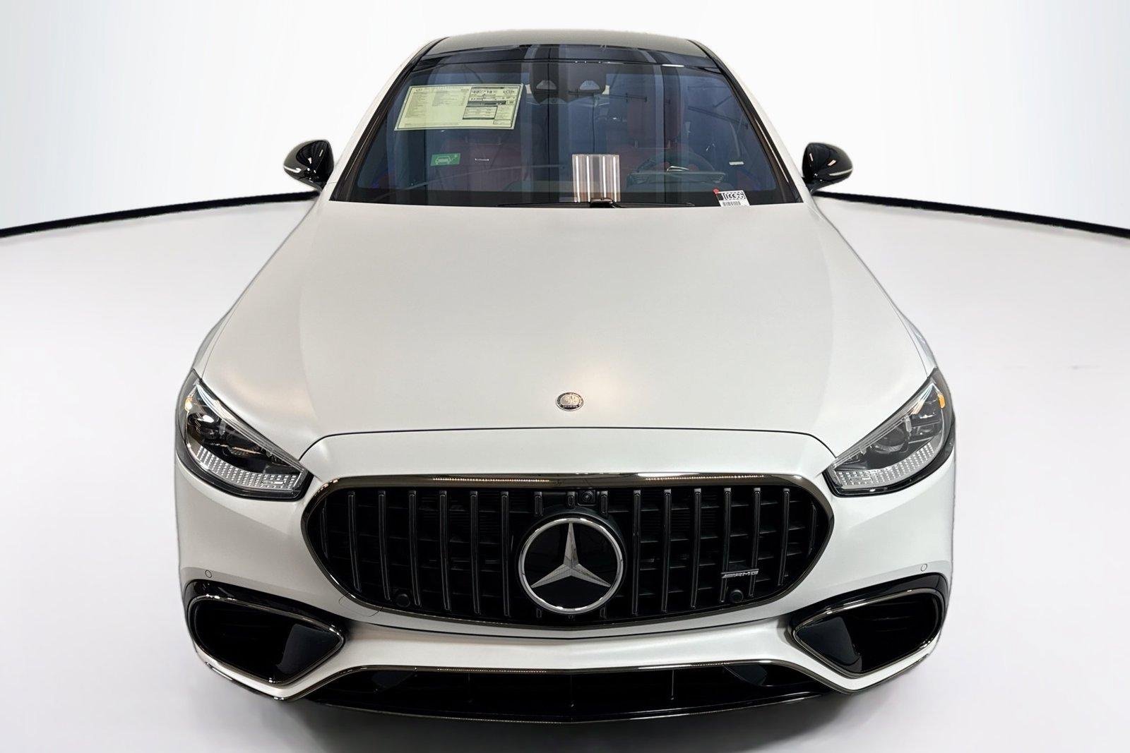 New 2026 Manufaktur Moonlight White Magno Mercedes-Benz AMG® S 63 E image 2