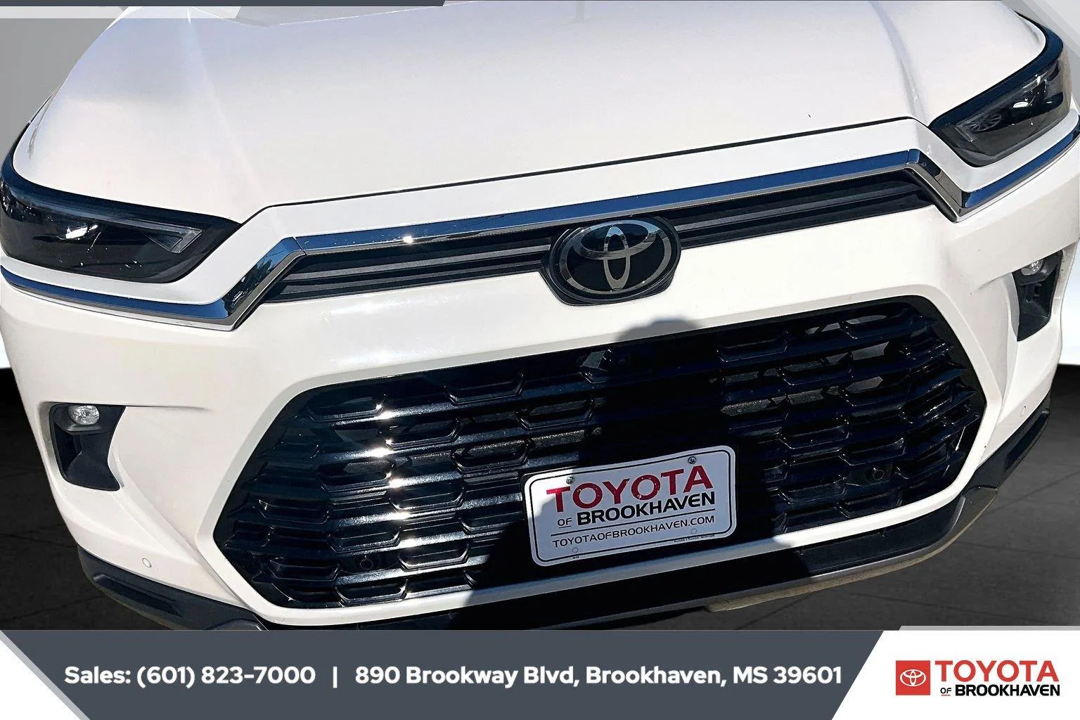 Used 2024 Coastal Cream Toyota Platinum image 22