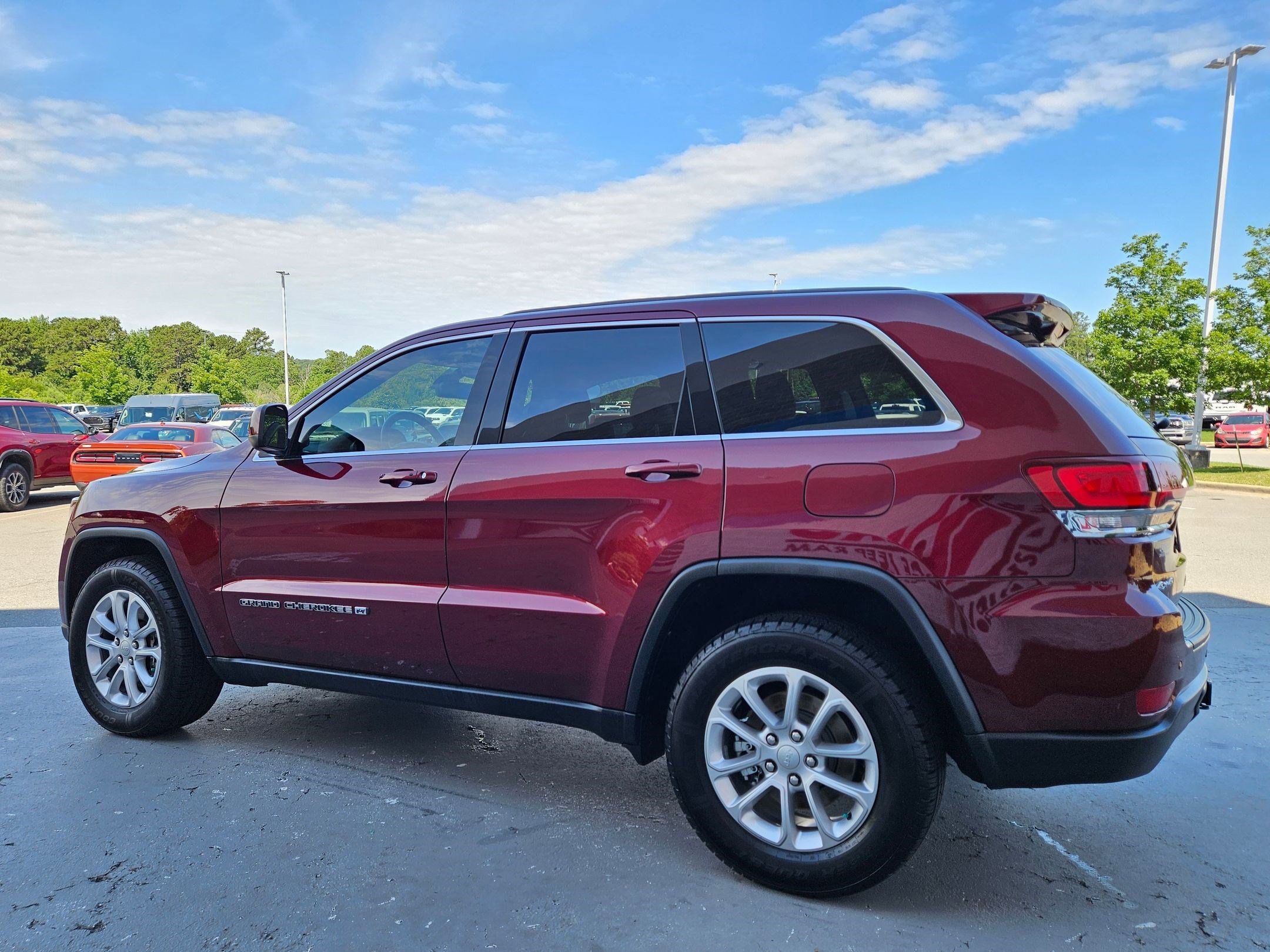 Used 2022 Velvet Red Pearlcoat Jeep Laredo X image 5