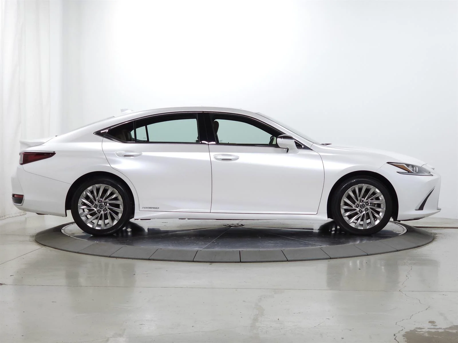 Certified Used 2020 White Lexus Luxury image 10