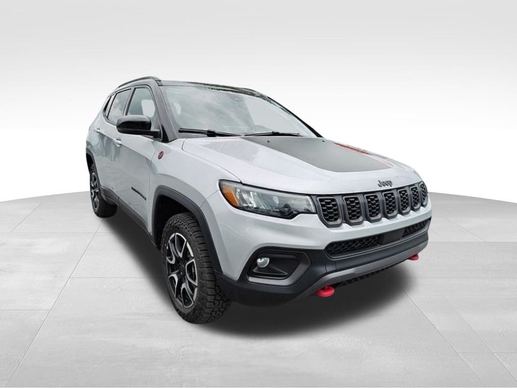 New 2026 Silver Zynith Metallic Clear-Coat Exterior Paint Jeep Trailhawk image 7