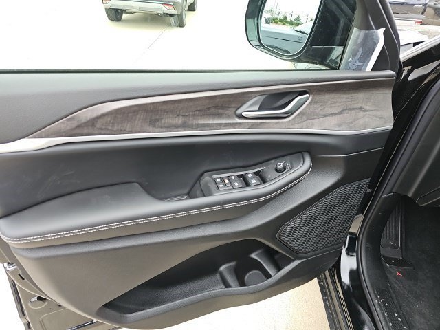 New 2026 Diamond Black Crystal Pearlcoat Jeep Laredo Altitude image 19